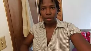 Des adolescents sournois femme mature gros sein échangeant leurs papas
