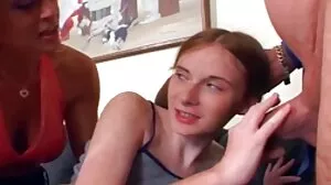 Salope femmes mures poilues blonde bien roulée se fait pilonner son gros cul