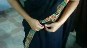 Beautés lesbiennes chaudes se femme mature nue gros seins goûtent de près