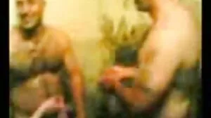 Une nympho russe exquise chevauche PAS son petit sexfemmemure ami