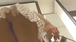 Nerdy Girl trouve sa belle-mère et BAE au femme mature petit sein lit - va-t-elle rejoindre?