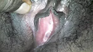 Séance de sexe brutal avec deux putes naturelles une femme mature