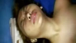 Belle blonde dans une scène anale baiser une femme mure sensuelle
