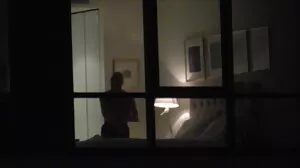 Le gros cul de Sophie femme mature petit sein dans une jupe moulante