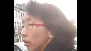 Une colocataire salope se fait passer pour une chatte sexy femme mature en caoutchouc?