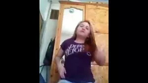 Bodacious Brooke femme mature poilue Wylde gère une bite d'ébène à l'intérieur