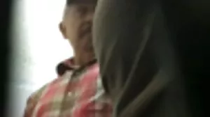 Juicy Julie se sent mieux quand son butin est aussi percuté femme mure rousse