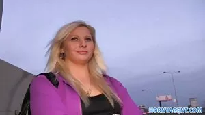 Angela White et Lena Paul font disparaître une BBC derrière leurs femme mure en rut courbes naturelles