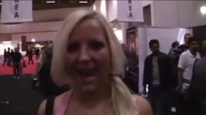 La sexy Katerina femme mature 55 ans Kay se sent bien avec une bite d'ébène en elle