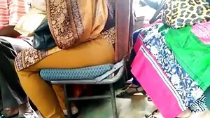 Un frère pervers fait jouer à femme mature au gros seins sa belle-soeur son shlong veiné