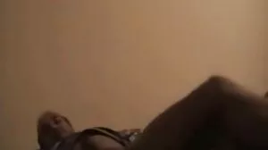 Une mère délirante suce le femme mure en jupe meilleur copain de son fils